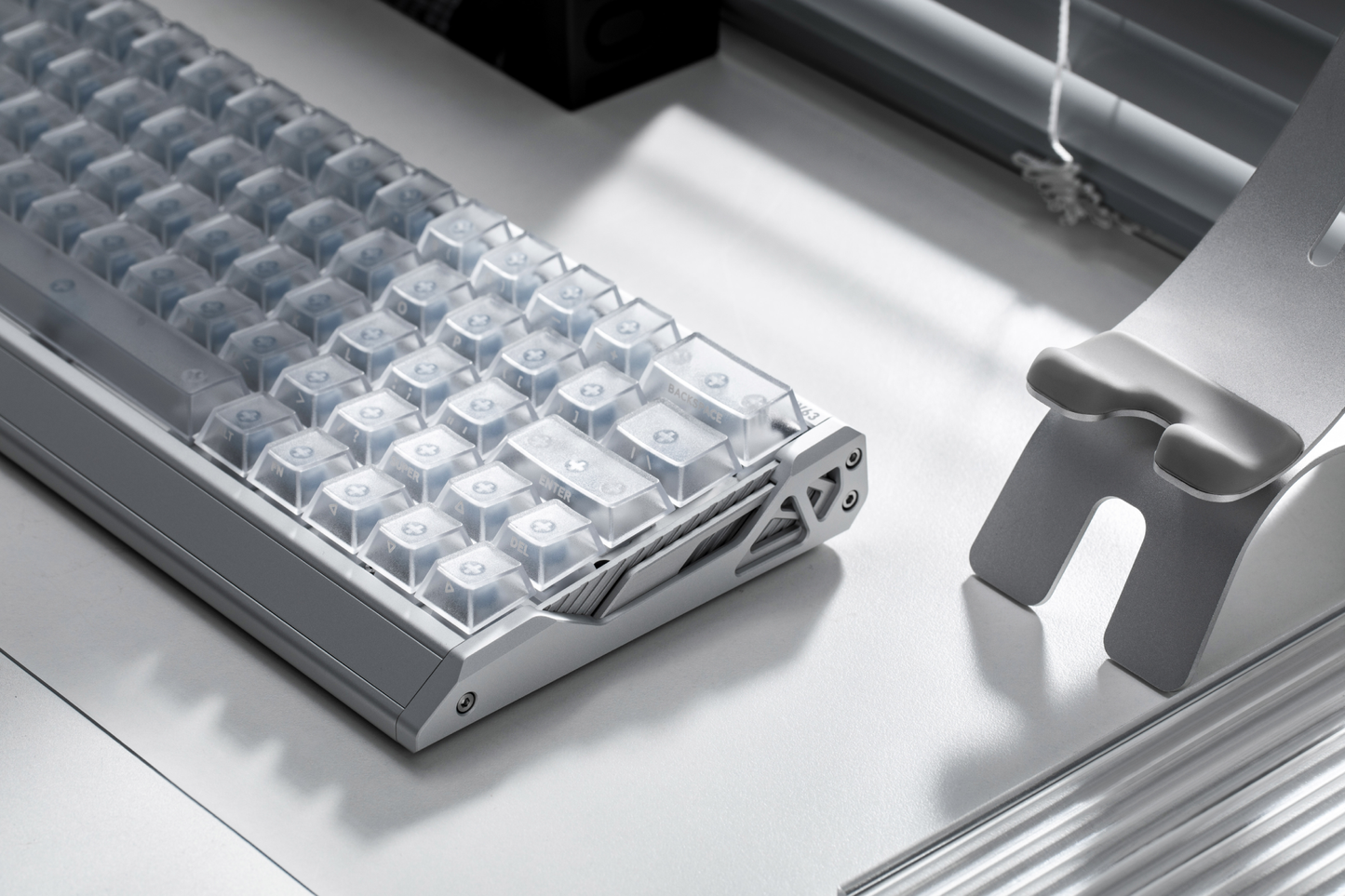 IQUNIX EV63 Silver Blade RS lifestyle detail – side structure and clear keycaps