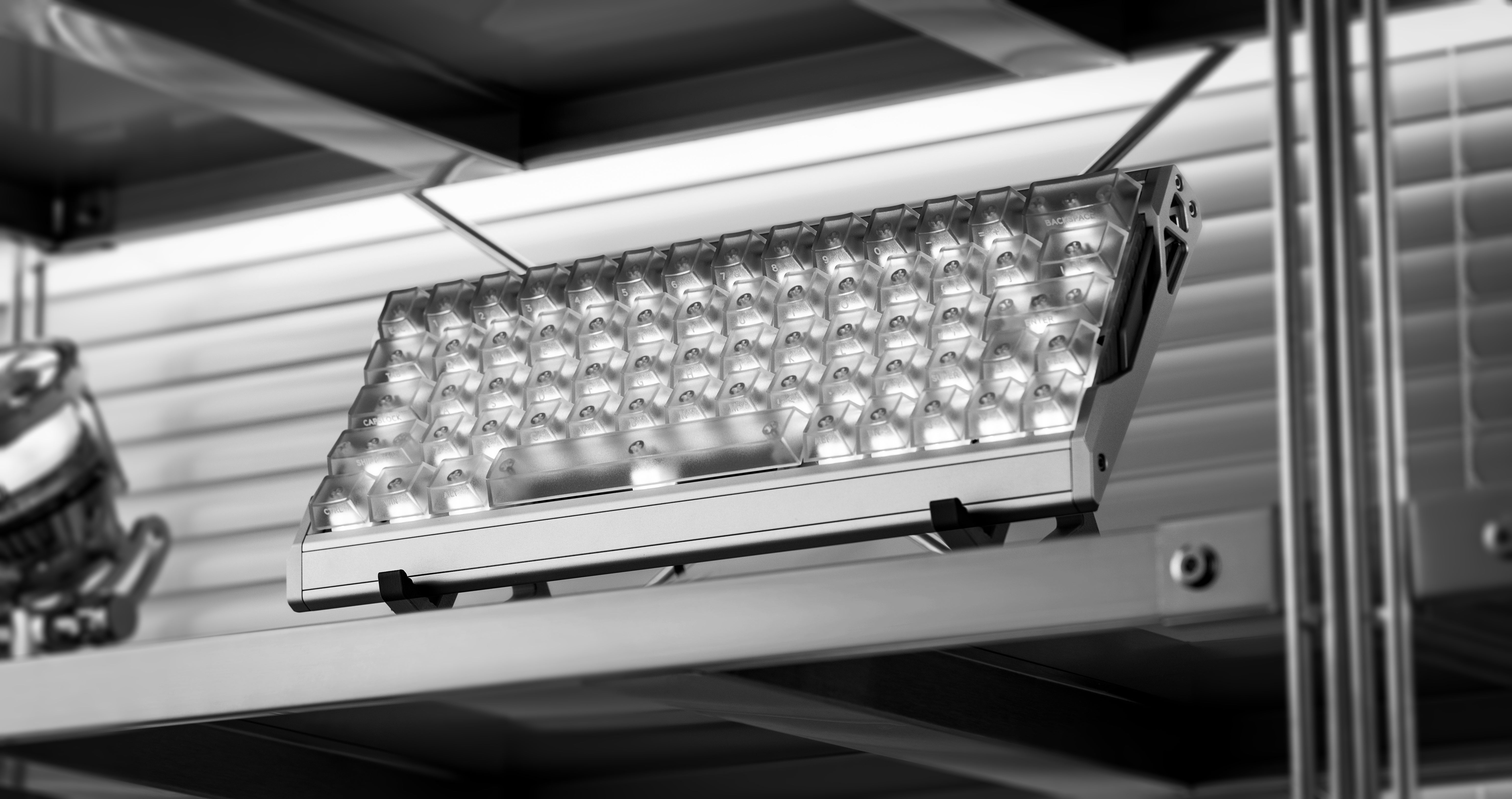 IQUNIX EV63 Silver Knight keyboard